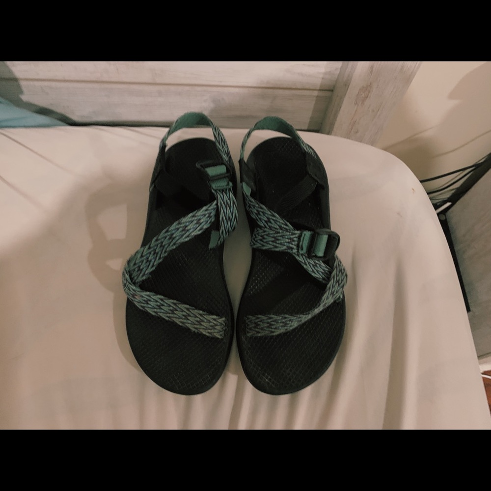 Size 8 turquoise chevron chacos